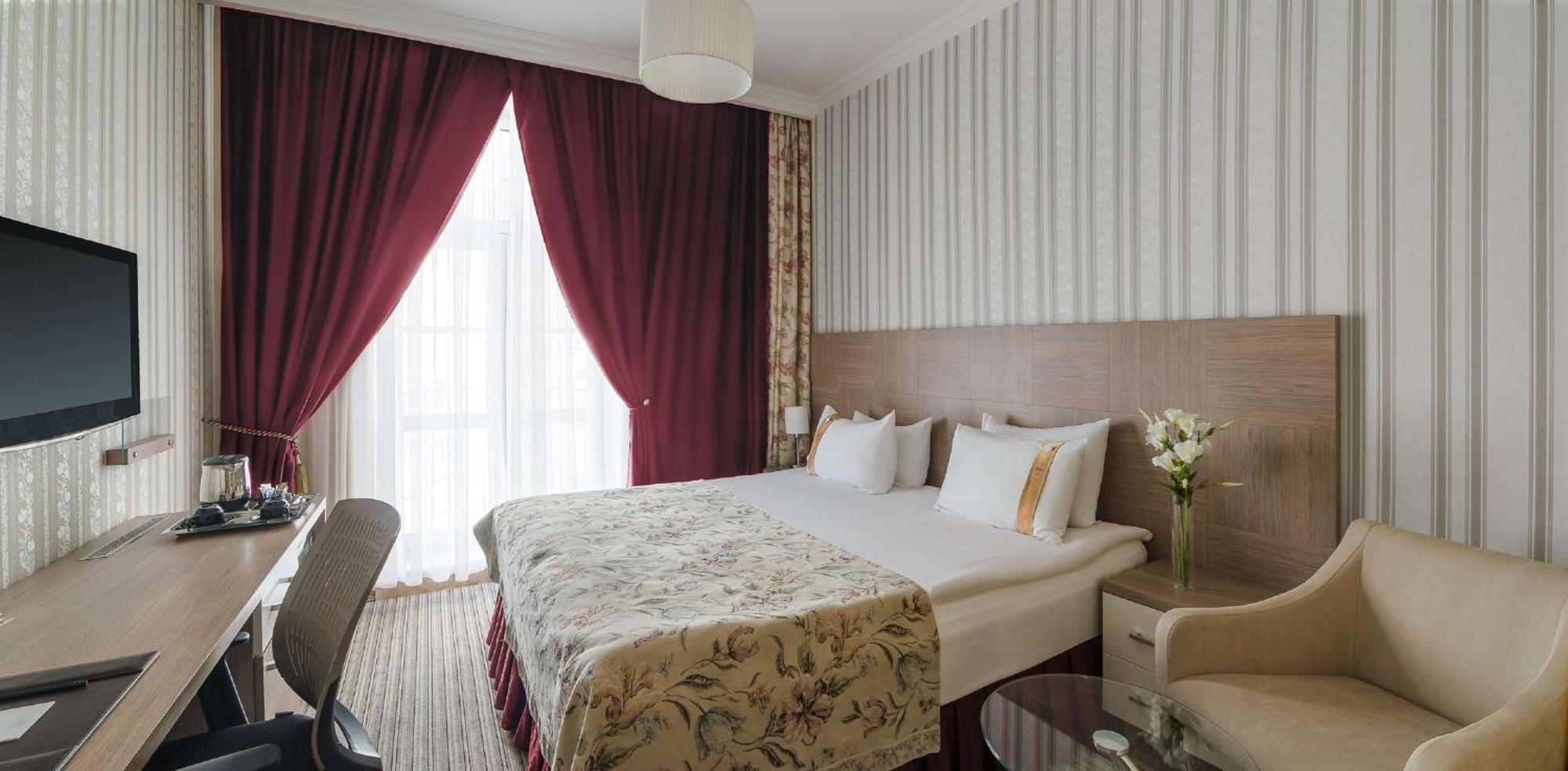 Double Room with Double Bed and Balcony - Non-Smoking